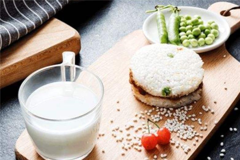 乐翻客鲜奶吧饮品加盟