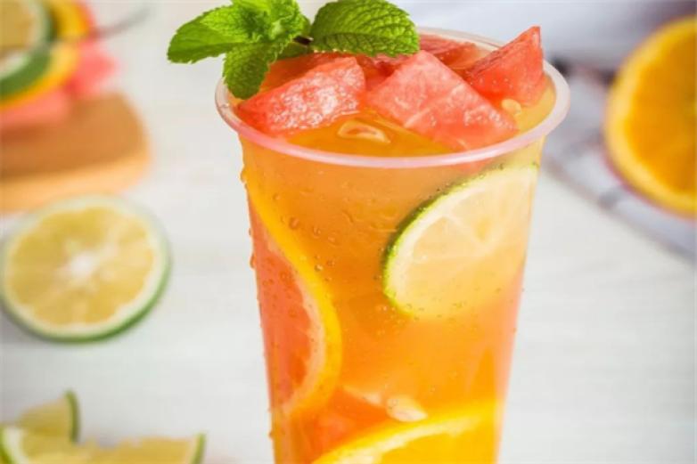 鲜果时刻饮品加盟