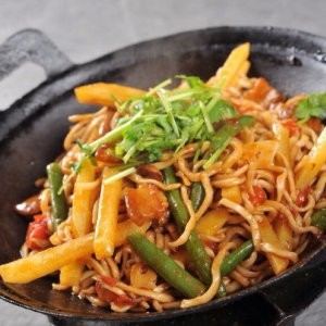 春之水铁锅焖面