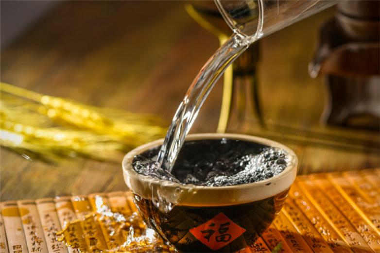 黑老大白酒加盟