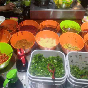 巴蜀旋转小火锅