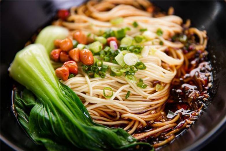 桂釜山城重庆小面加盟