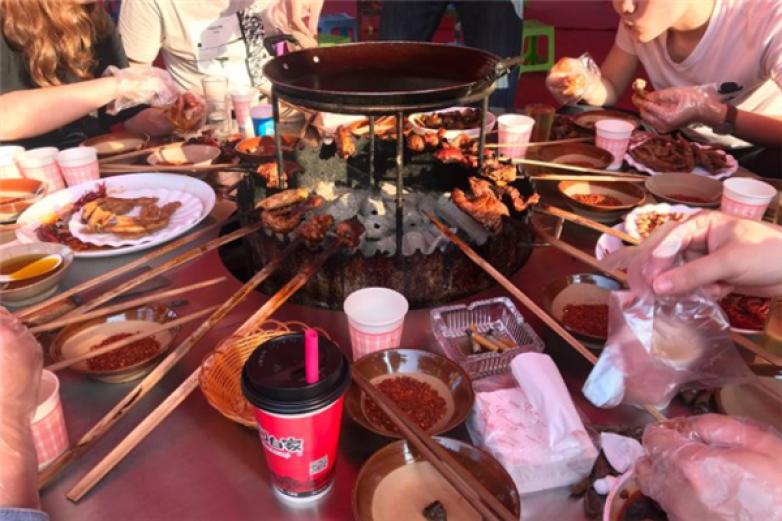 大凉山火盆烧烤加盟