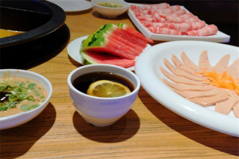 辣喔诱火锅加盟