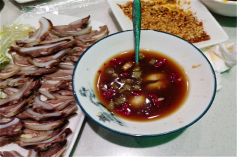 袁百万牛杂火锅加盟