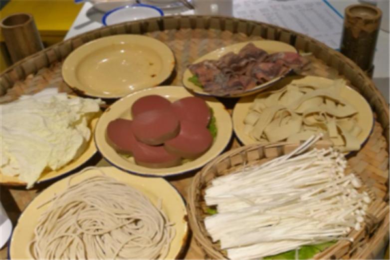 拈嘎嘎老成都市井火锅加盟