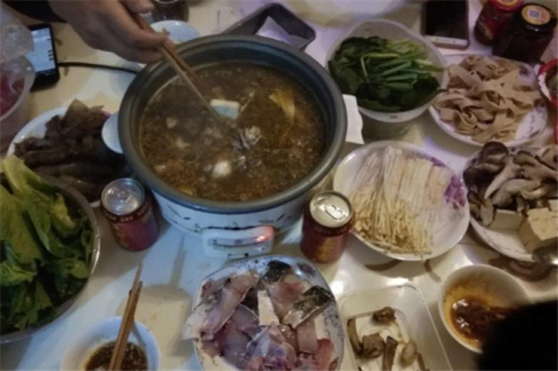 食尚火艳自助涮烤加盟