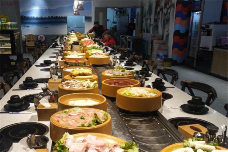 小二椒旋转小火锅加盟