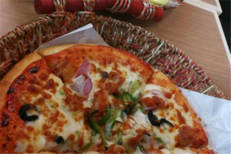 芝心实意披萨加盟