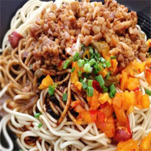 欢艳牛肉热干面