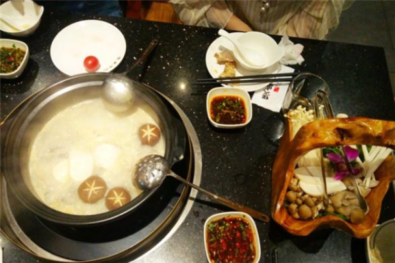 煲盛宫锅物料理加盟