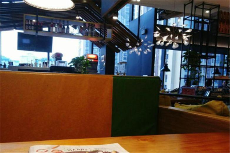 百萨屋披萨加盟