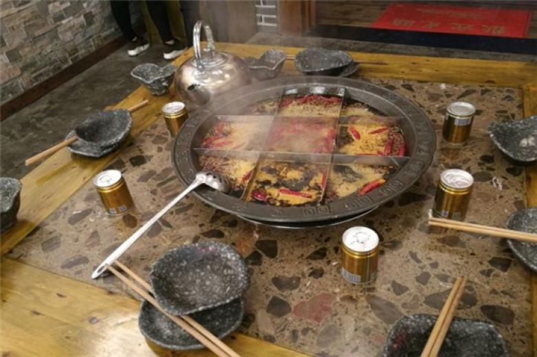 成渝味自助火锅加盟