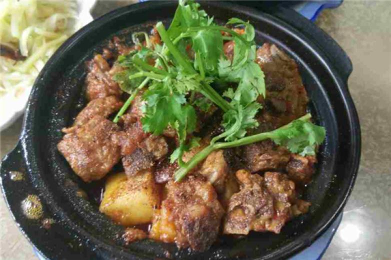 重庆任吉老砂锅加盟