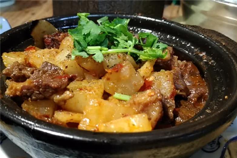 重庆任吉老砂锅加盟