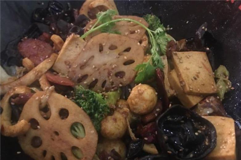 巴山尚品麻辣香锅加盟