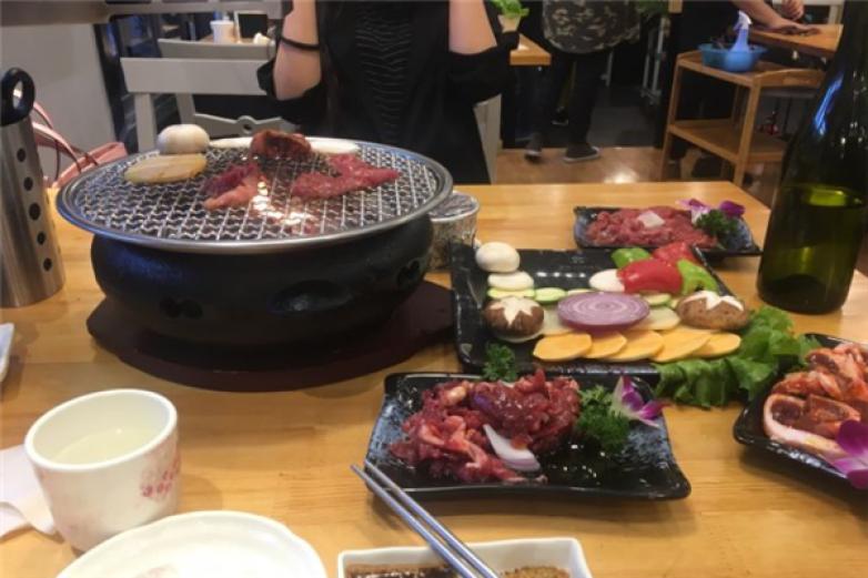 菲菲的烧烤店加盟