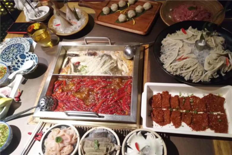 鱼锅一家人火锅加盟