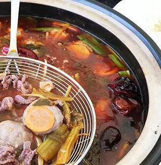 嘿拽酸菜火锅