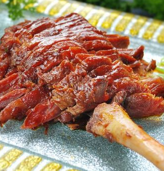 青青蒙原碳烤羊腿