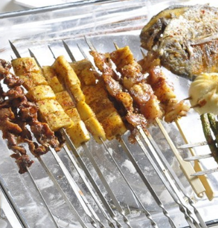 十三叔烧烤啤酒吧