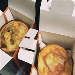 微萨客手握比萨