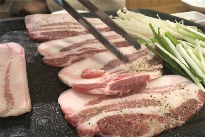 金煌牛自助烧烤餐厅加盟