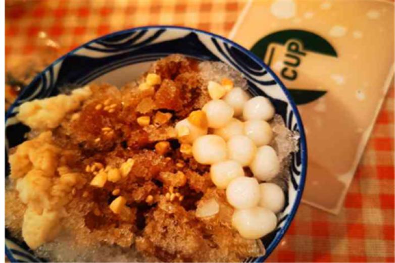 李杰一家三口火锅杯加盟