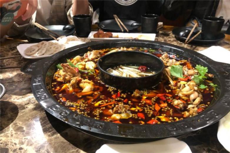 味仙疯美蛙鱼头火锅加盟