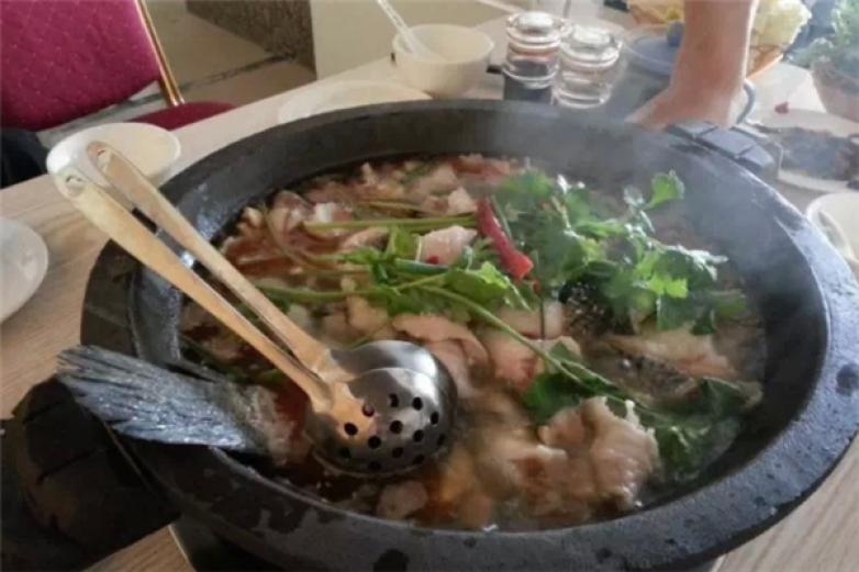简朴寨石锅鱼加盟