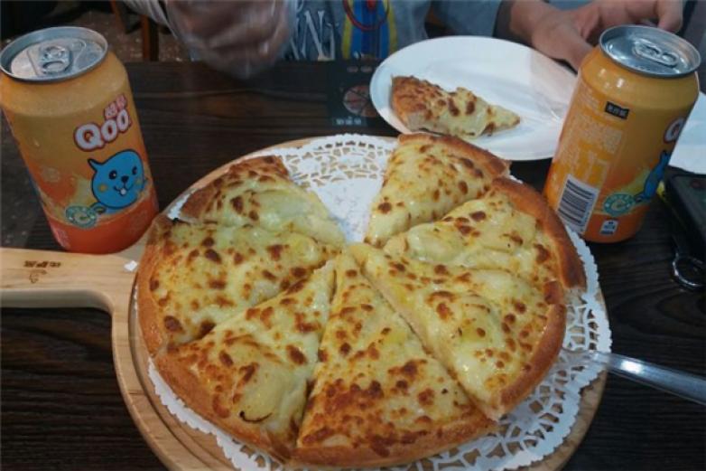 比萨熊披萨加盟