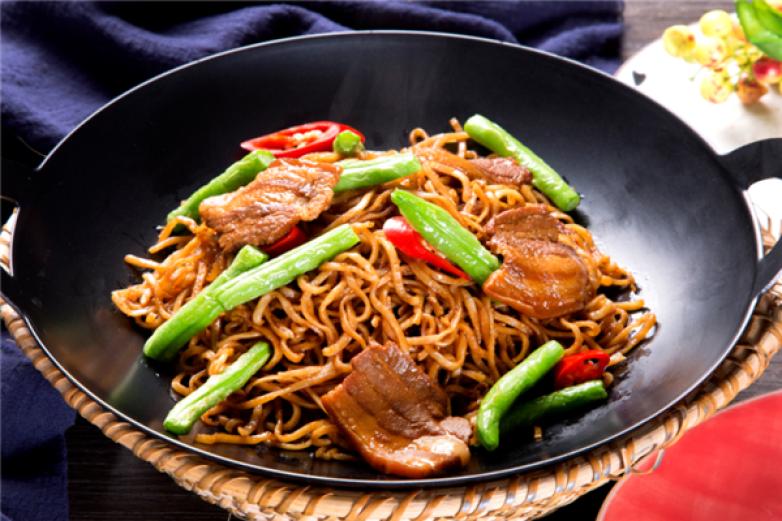 老王铁锅焖面加盟