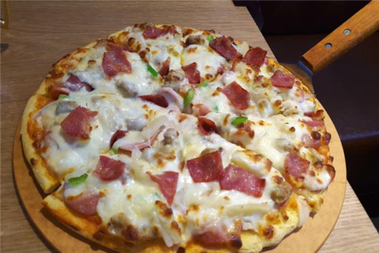 萨鲁特披萨加盟