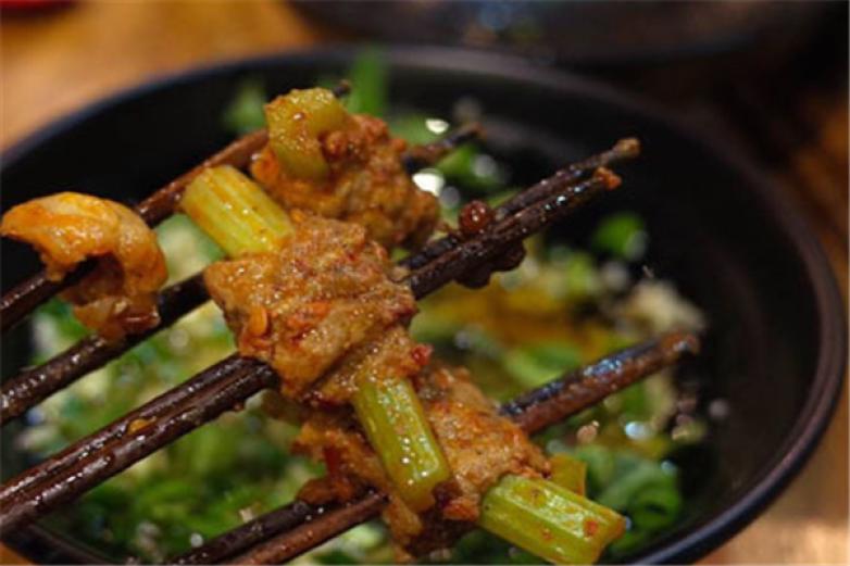 仟味阿婆串串香锅加盟