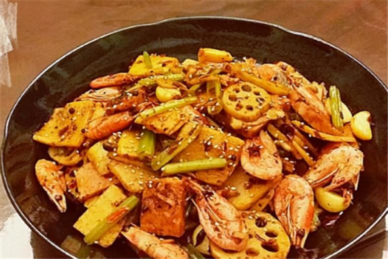 闻香而来麻辣香锅加盟