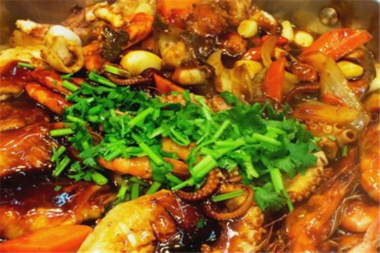 香多多自助焖锅加盟