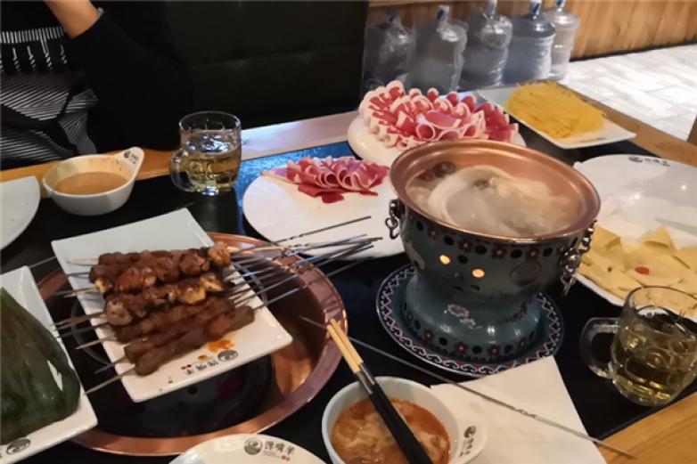 馋嘴捞创意时尚火锅加盟