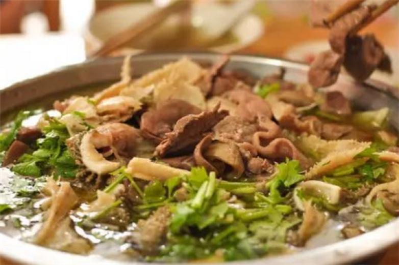 诗爷跷脚牛肉火锅加盟