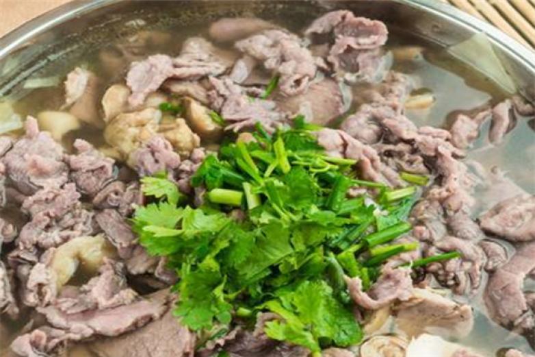 诗爷跷脚牛肉火锅加盟