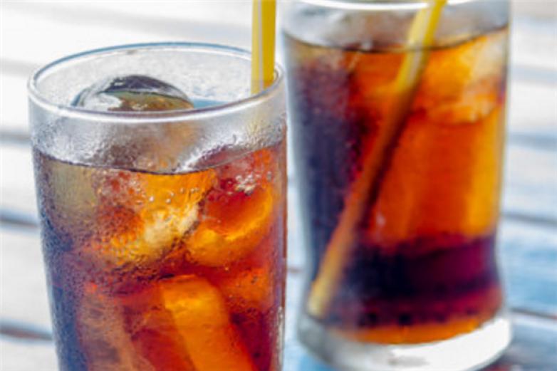 溢间茶港茶饮料加盟