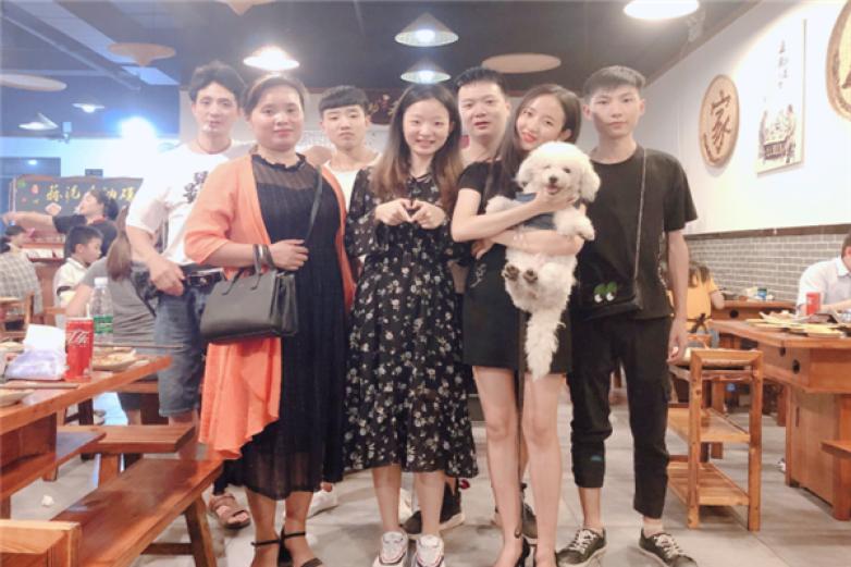 锄禾人家老火锅合影