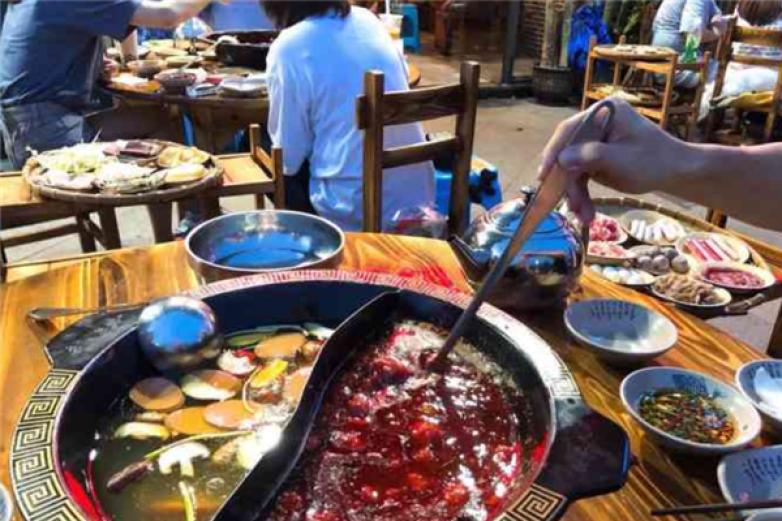 锄禾人家老火锅聚餐