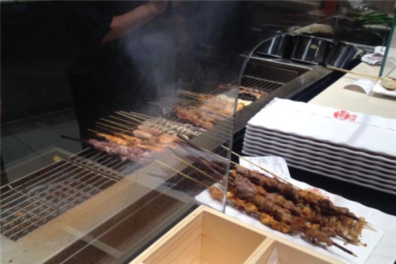 聚楼兰烧烤制作
