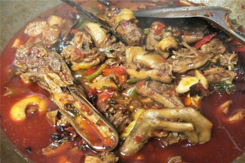 邢台啤酒鸭火锅制作