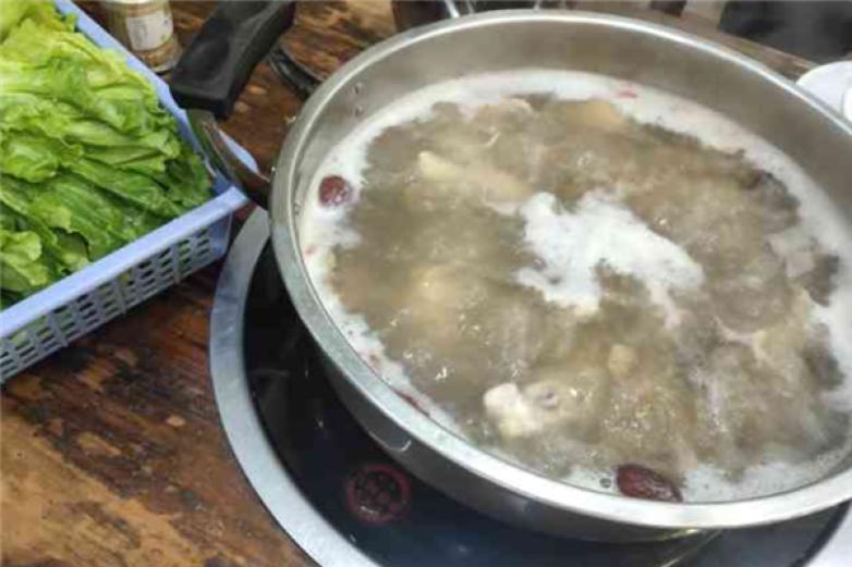 老围鱼头火锅水煮