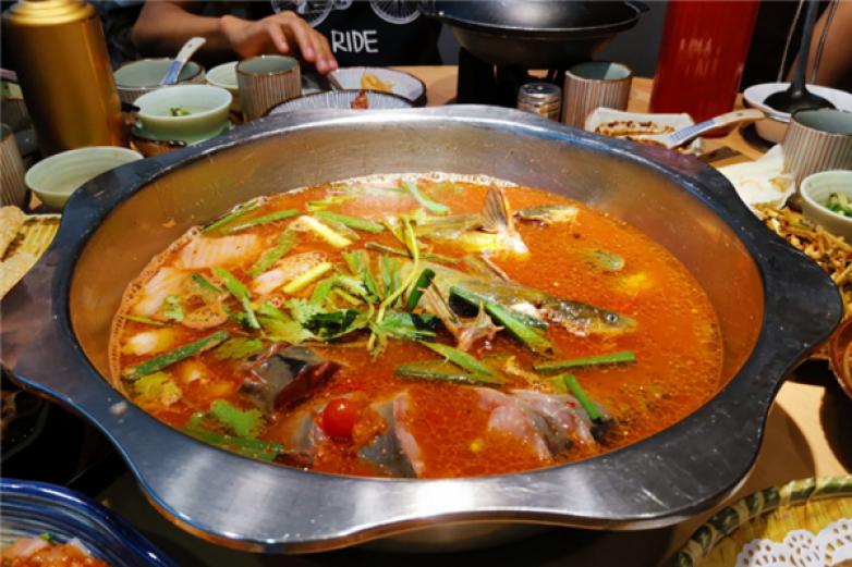 老围鱼头火锅聚餐