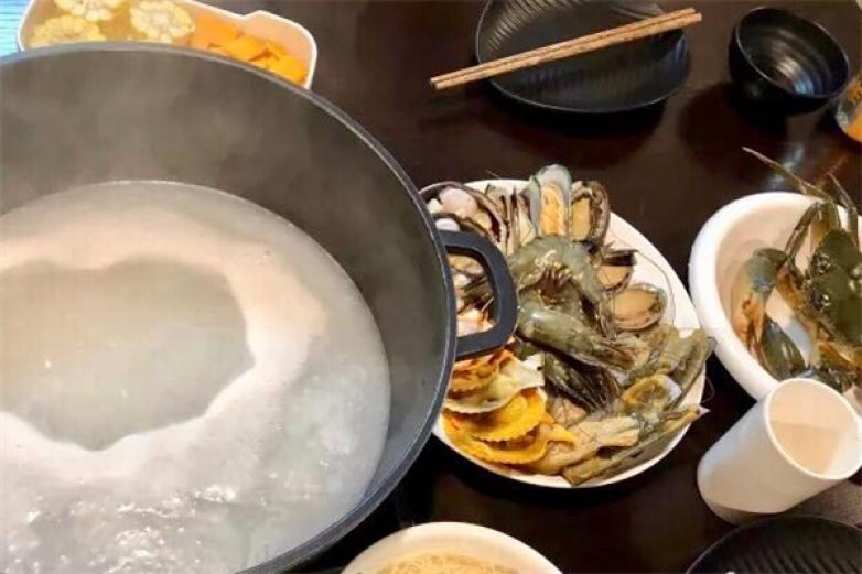 鲜稻合港式粥底火锅加盟