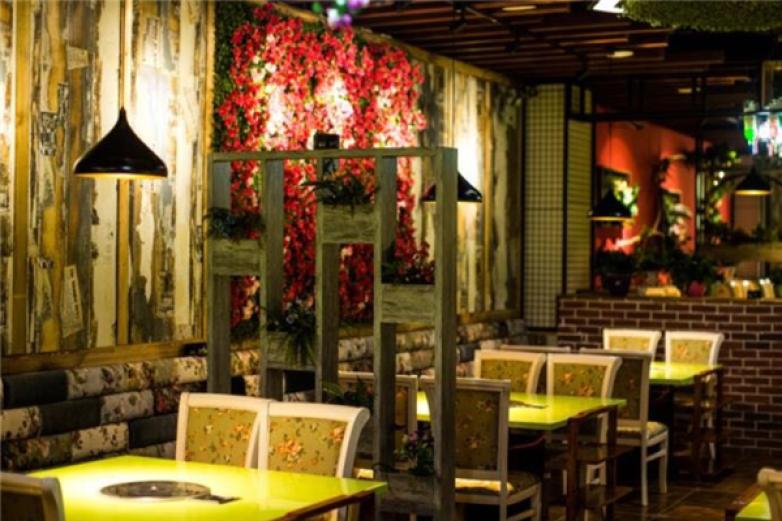 川美老火锅环境