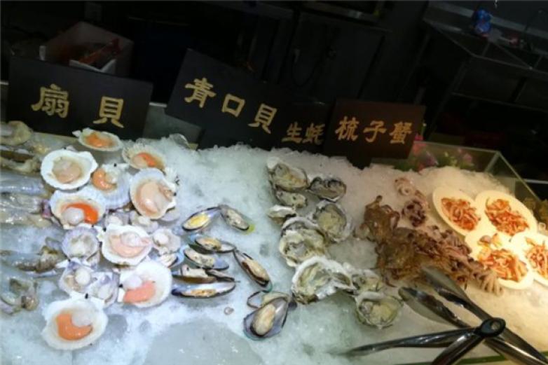 初客牛排海鲜自助排列
