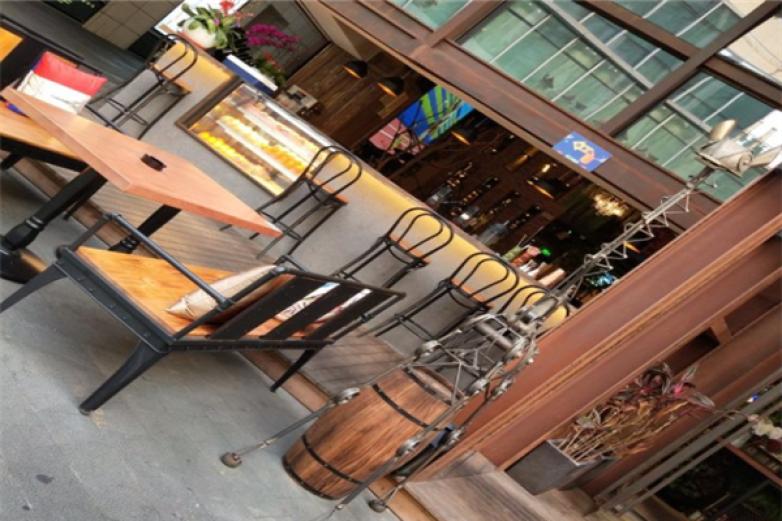 澳云巴巴音乐餐厅餐桌